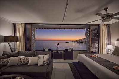 Modern Beach Apartment with Spectacular Views 