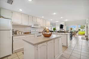 5-web-or-mls-22400FrontBeachRd42_2