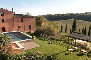 Property, House, Building, Swimming Pool, Estate, Real Estate, Farmhouse, Villa, Grass, Backyard