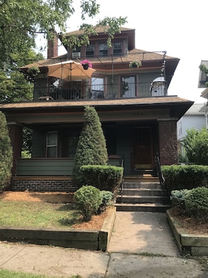 FRONT OF HOUSE