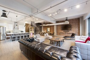 Living room fully furnished Montréal