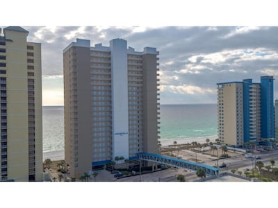 Exceptional 20th Floor Gulf Front End Unit Condo w/ Spectacular Panoramic Views!