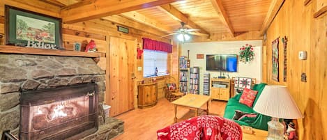 Tellico Plains Vacation Rental | 3BR | 1BA | 1,040 Sq Ft | Stairs Required