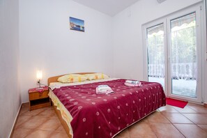 Schlafzimmer 1