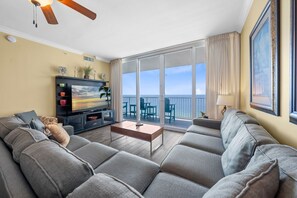 2 San Carlos 1406 Living Room