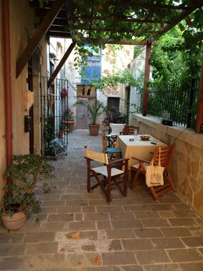 courtyard - we sit here all day. us it like major living room :)