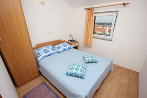 Schlafzimmer 1