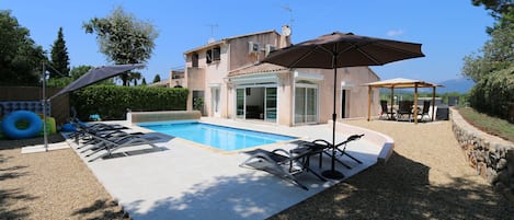 Villa with heated pool