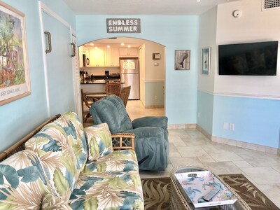 Private Beach~Renovated ~Oceanfront Building~Ground floor~Pool/Hot tub~Patio