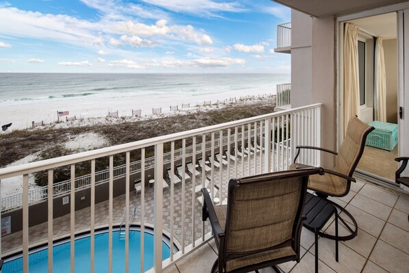 Balcony view - Can you imagine enjoying a meal with this gorgeous view?