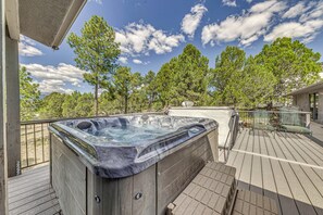Deck | Hot Tub