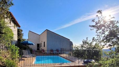House and garage to the left seen from the end of the pool area