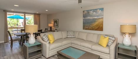 Living room - Seascape 3007 has been totally renovated from top to bottom