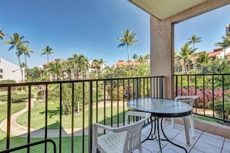 Homey Comfort+Style! Upgraded Kitchen, WiFi, Roomy Lanai–Kamaole Sands 7208<br>