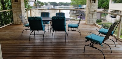 Waterfront LBJ Lake House with NEW 8 Person Hot Tub. Special Rates!