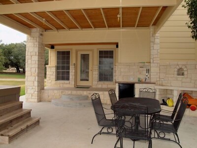 Waterfront LBJ Lake House with NEW 8 Person Hot Tub. Special Rates!