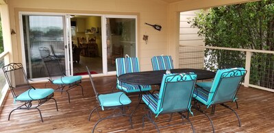 Waterfront LBJ Lake House with NEW 8 Person Hot Tub. Special Rates!