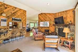Living Room | Central Heating | TVs w/ Cable | Wood-Burning Fireplaces