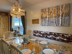 Cozy Dining Area