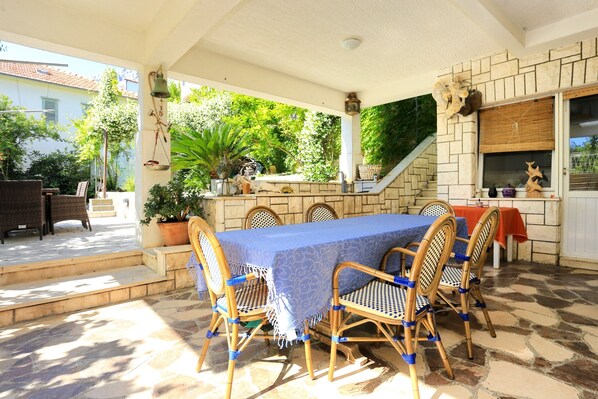 Outdoor dining