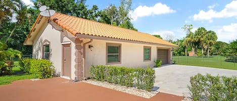 Guest House with Garage