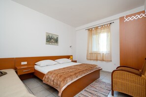 Schlafzimmer 1