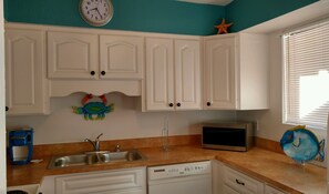 Fully equipped kitchen.
