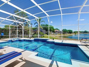 Relax pool side