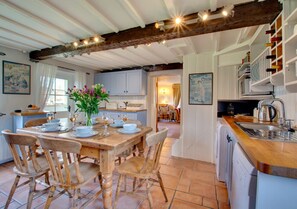 Lovely rustic kitchen, well equipped for your self catering break