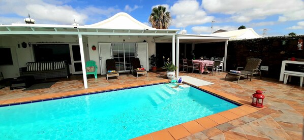 Swimming pool sun terrace