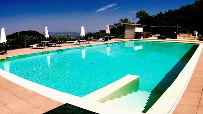 Huge Villa apt/spectacular views/large pool/dish-washer/Wifi/Spoleto:7mls
