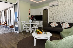 Our Madeira - Apartments in Madeira - Babosas Village Superior Apartment Living Room 2