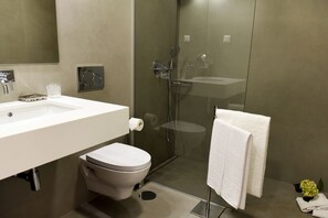 Our Madeira - Apartments in Madeira - Babosas Village Apartment Shower Room