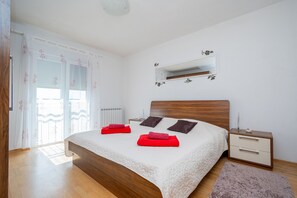 Schlafzimmer 1