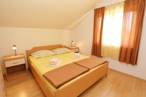 Schlafzimmer 1