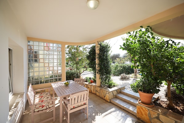 Outdoor dining