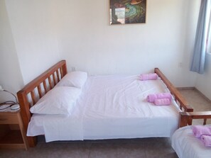 Schlafzimmer 1