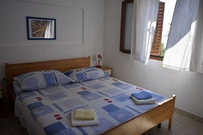 Schlafzimmer 1