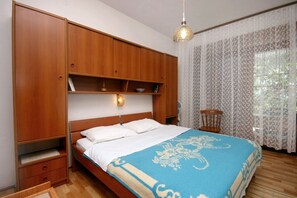 Schlafzimmer 1