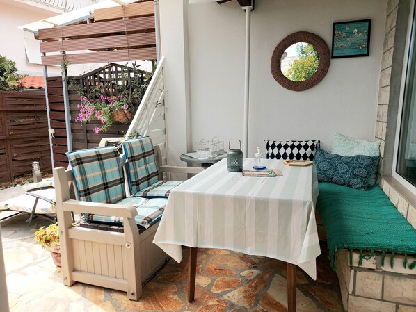 Outdoor dining