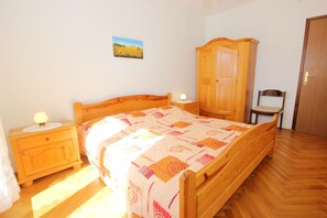 Schlafzimmer 1