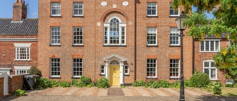 The Normans is an elegant three-storey Georgian town house in the centre of Wells-next-the-Sea