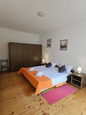 Schlafzimmer 1