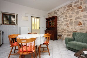 Salle à manger 1