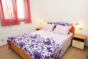 Schlafzimmer 1