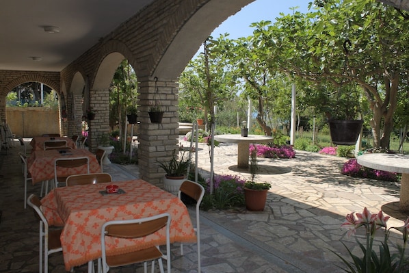Outdoor dining