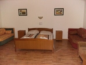 Schlafzimmer 1
