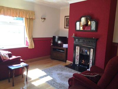 Molly's Cottage, Furbo - sleeps 8 guests  in 3 bedrooms