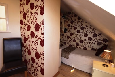 Molly's Cottage, Furbo - sleeps 8 guests  in 3 bedrooms
