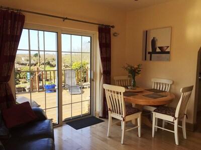 Molly's Cottage, Furbo - sleeps 8 guests  in 3 bedrooms